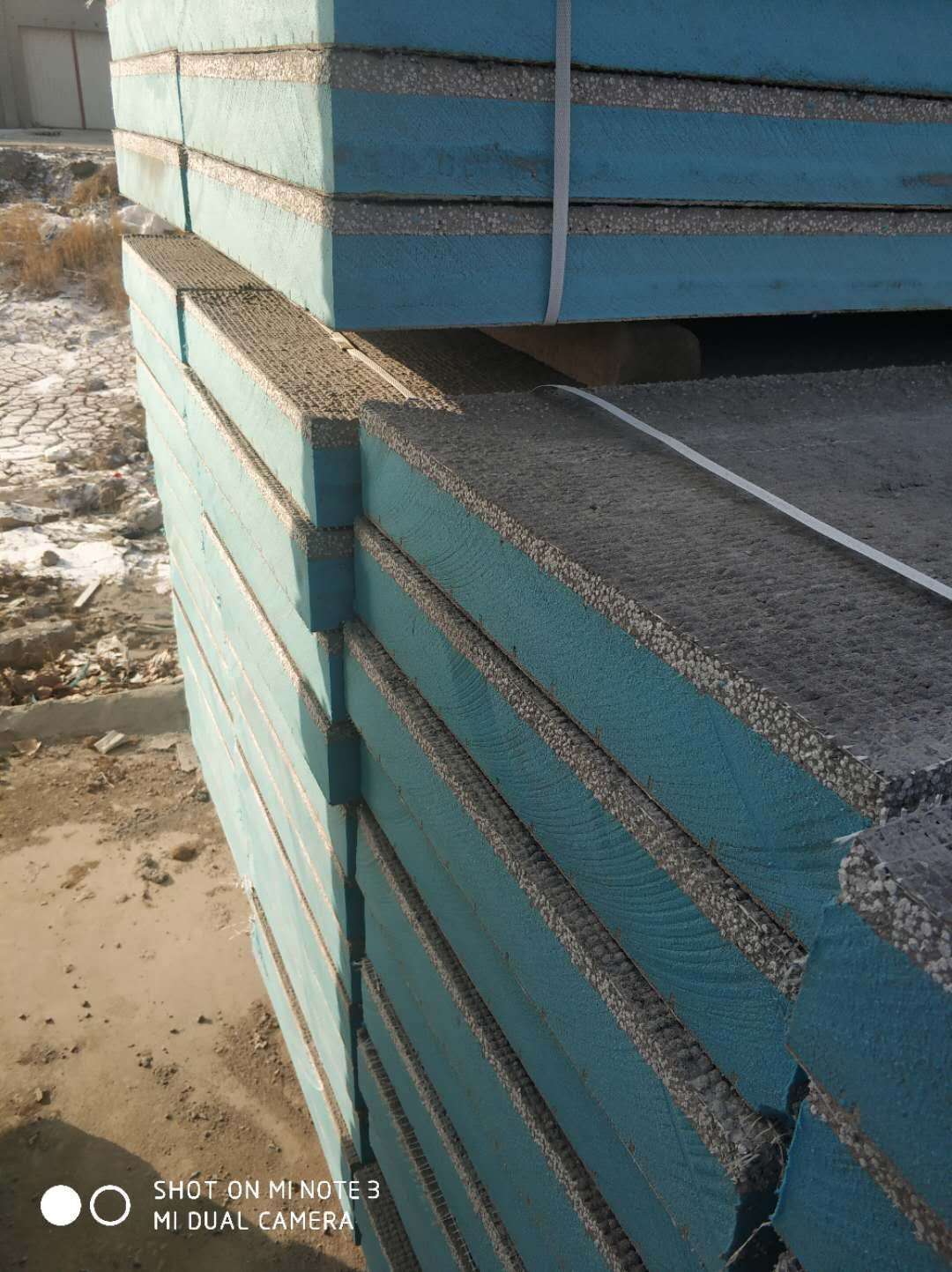 梯形槽现浇混凝土复合保温板
